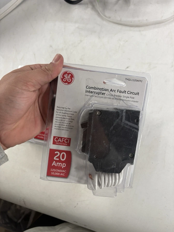 Circuito combinado de falla de arco de un solo polo GE Energy Industrial Solutions THQL1120AFP2 Foto 2 de 3