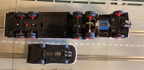 Transportador de coches de carreras a escala 1:32 personalizado y coches de slot Porsche 935 - Imagen 11 de 24