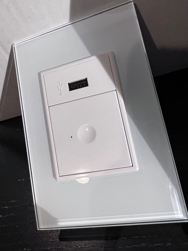 Livolo US Standard Touch Glass Panel Wall Touch Light Switch White NIB no remote - Picture 7 of 7