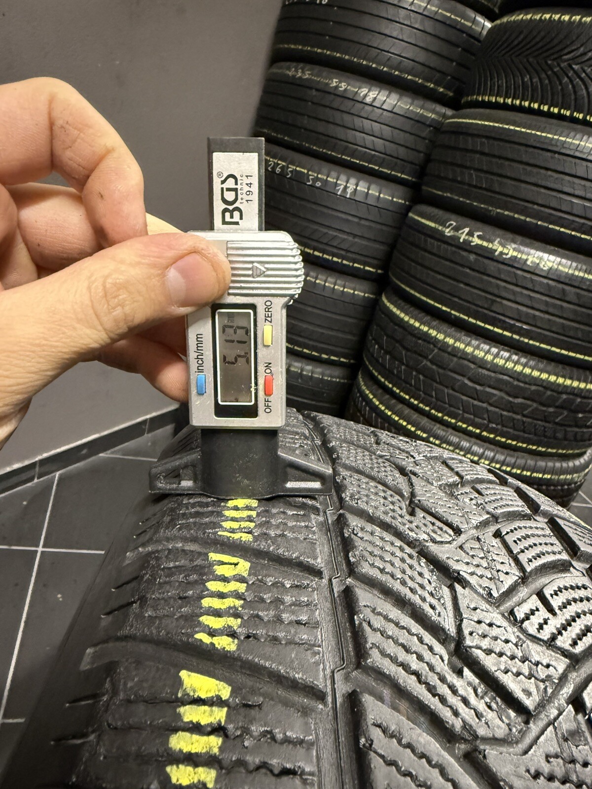 Foto 12 di 17