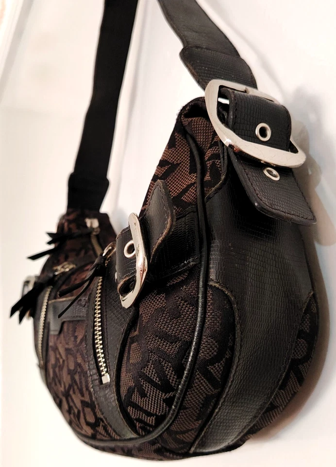 Bolso de Hombro DKNY Negro Baguette Monograma Y2K Cartera y Bolsillo de Regalo Dkny Foto 4 de 4