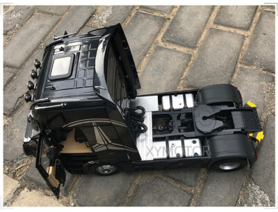 1:18 NZG Mercedes-Benz Actros Gigaspace 4x2 Diecast Car Model