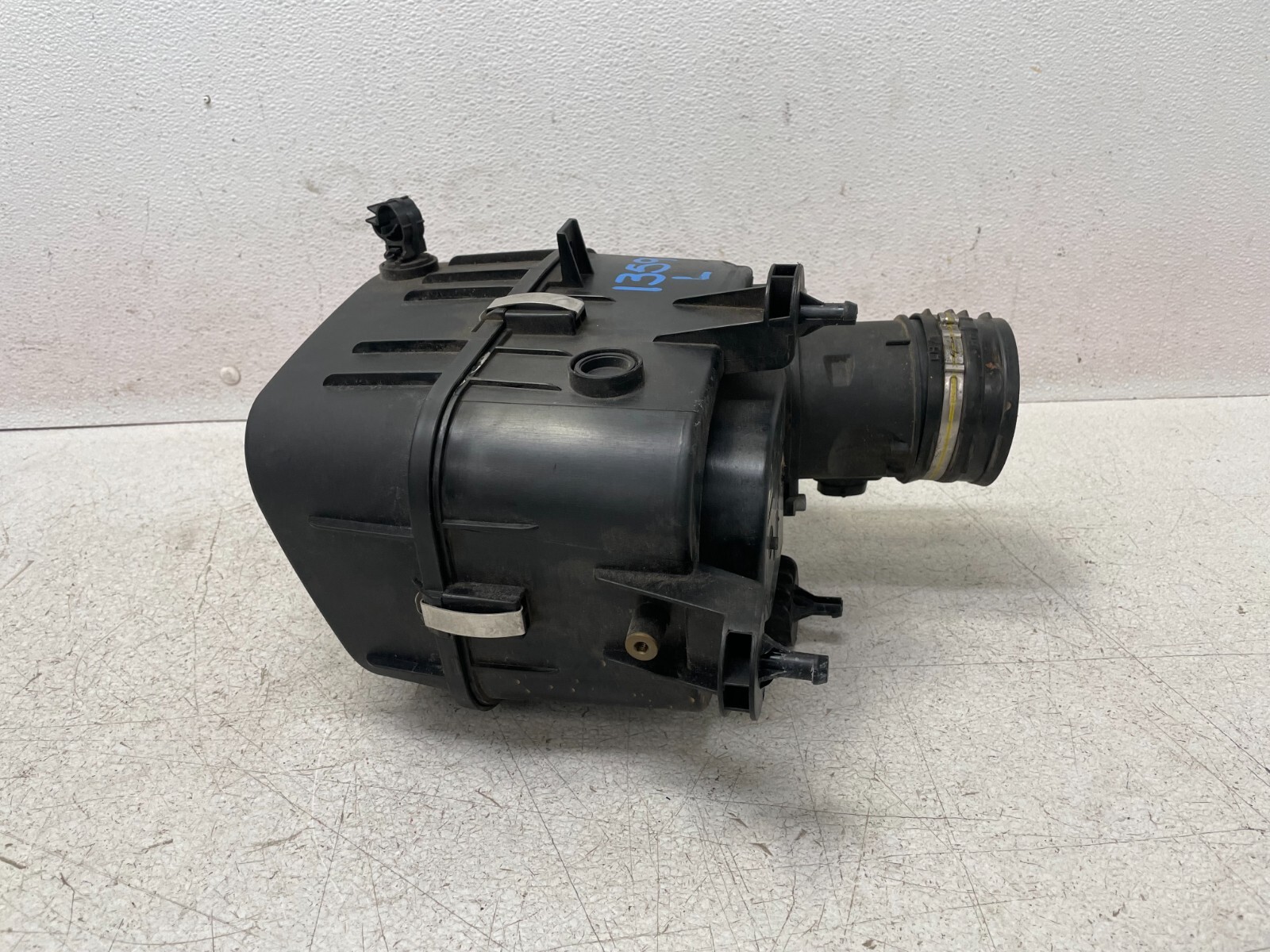14-17 Maserati Quattroporte S 3.0L Left Air Intake Cleaner Filter Box 1359 OEM