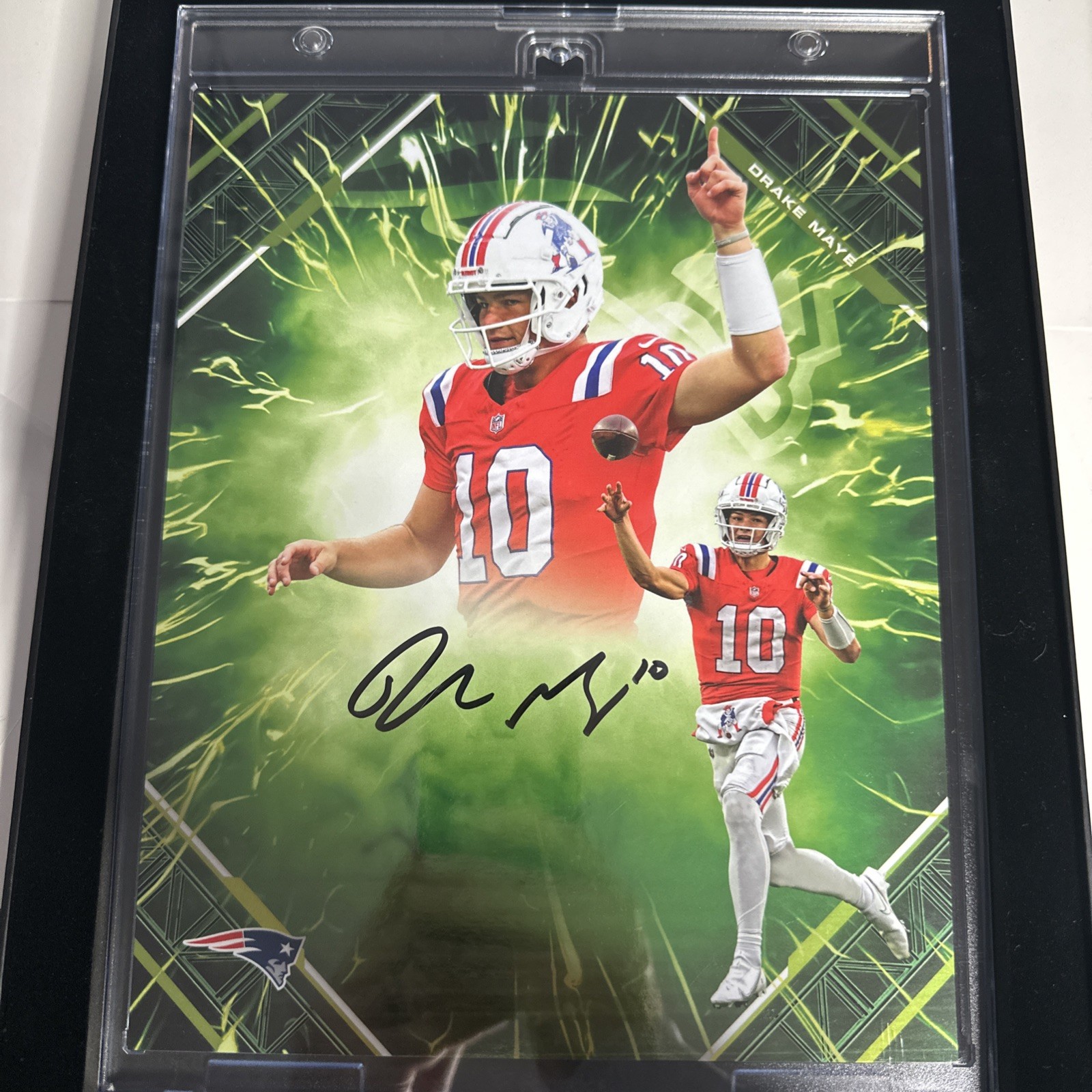 Drake Maye New England Patriots 2025 Fanatics Emanate Auto 8x10 Green #52/99 Patriots MVP? 