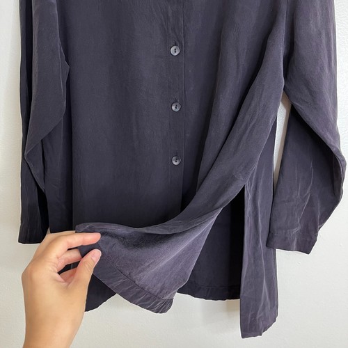 Camicetta Eileen Fisher 100% seta prugna bottoni LS spacchi laterali fascia colletto S/M - Foto 4 di 8