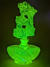 J.PESNICAK SIGNED URANIUM GLASS PERFUME BOTTLE FLORAL  6 & 3/4" CZECH REPUBLIC