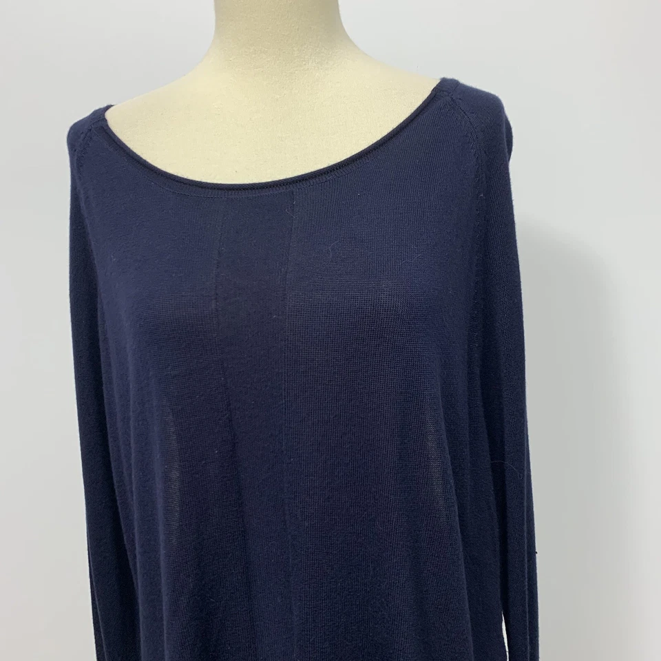 Lumiere Womans Navy front white back lightweight sweater size Large - Image 3 of 4