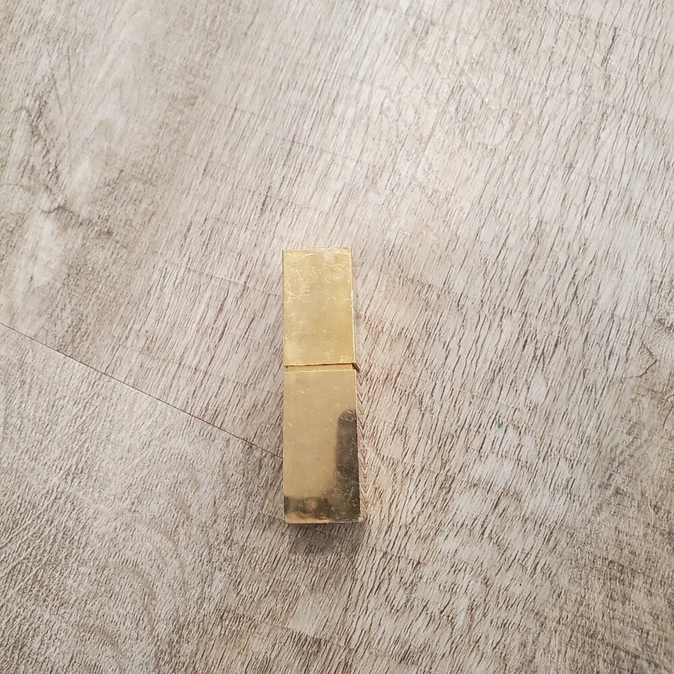 Lápiz labial puro YSL Yves Saint Laurent FPS 8 Foto 2 de 4