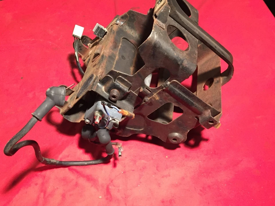 Yamaha XS650 '74 TX650 1975 bandeja de batería caja portaherramientas bandeja caja con solenoide Foto 4 de 4