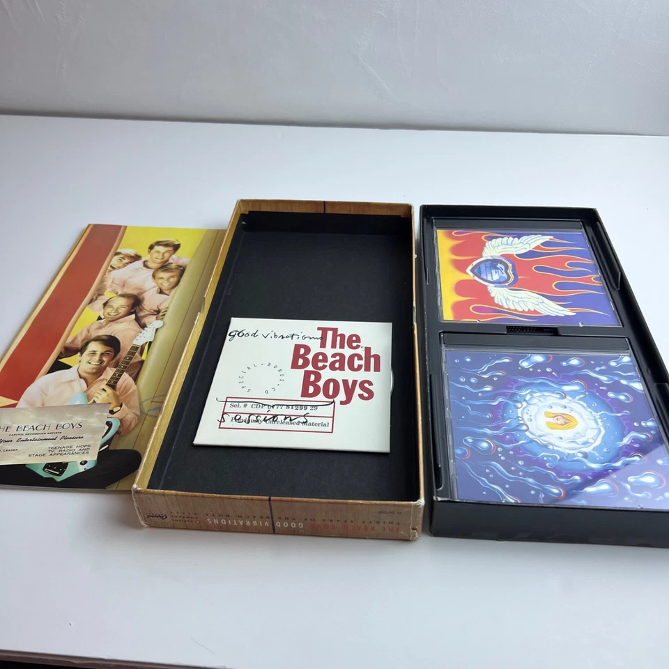 The Beach Boys "Good Vibrations" 30 Years 4-CD Box Set + Bonus CD Collectible Foto 2 de 4