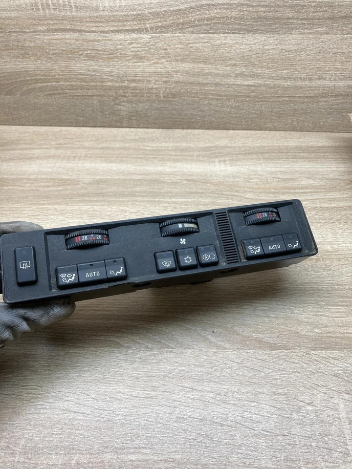 8390171 9140010016  climate control unit bmw 5 e34 - Image 3 of 4