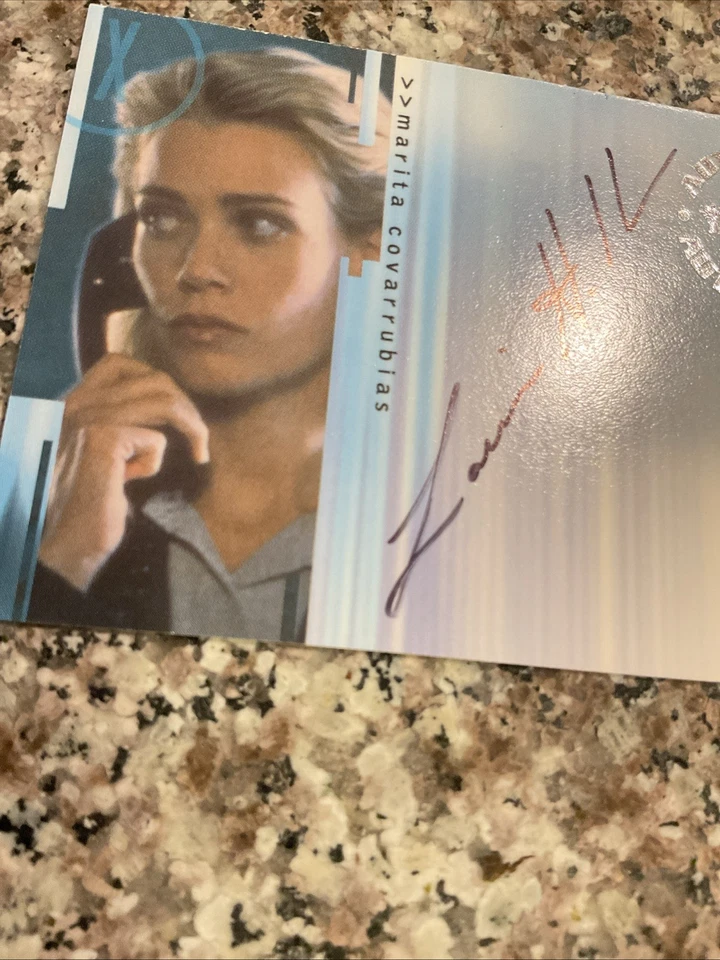 2001 Inkworks X-Files Seasons 4 & 5 Autograph Card Laurie Holden - Image 2 of 3