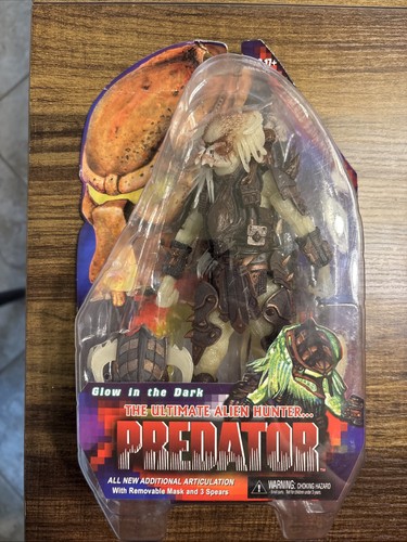 NECA Predator Scale Series 16 Stalker Glow in The Dark Action Figure 7