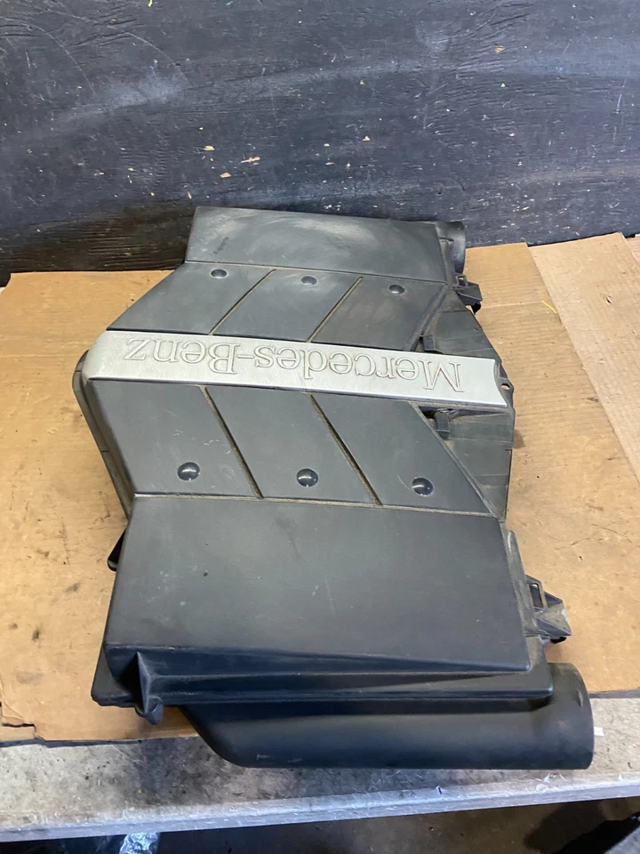 Коробка очистителя крышки воздухозаборника двигателя Mercedes-Benz S550 2007–2011 годов выпуска от оригинального производителя R2008 DG - Изображение 3 из 4