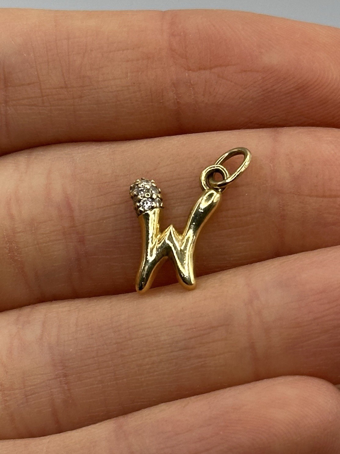 Solid 18K Yellow Gold “W” Initial Charm Pendant &… - image 1