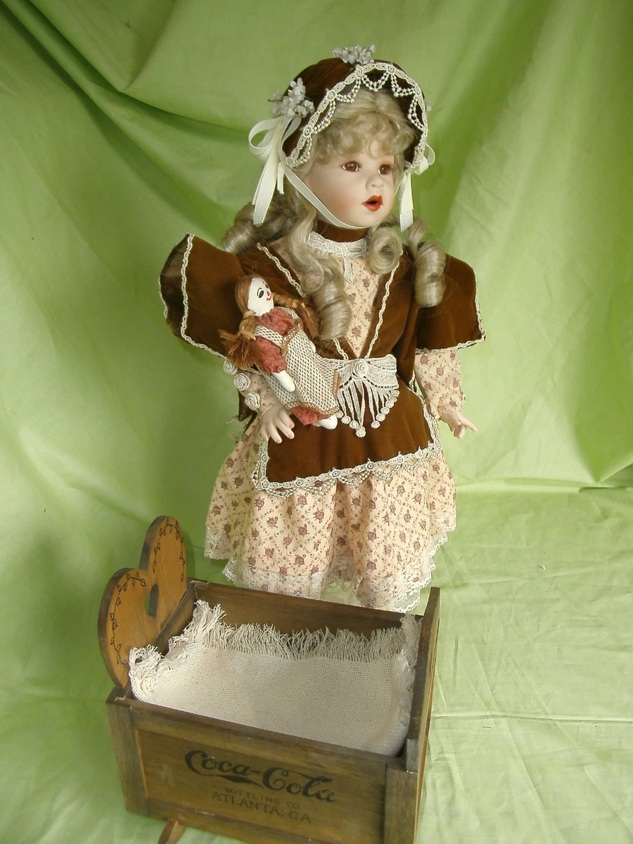 Puppensammlung, Coca Cola Sammlerpuppe  "Sarah"