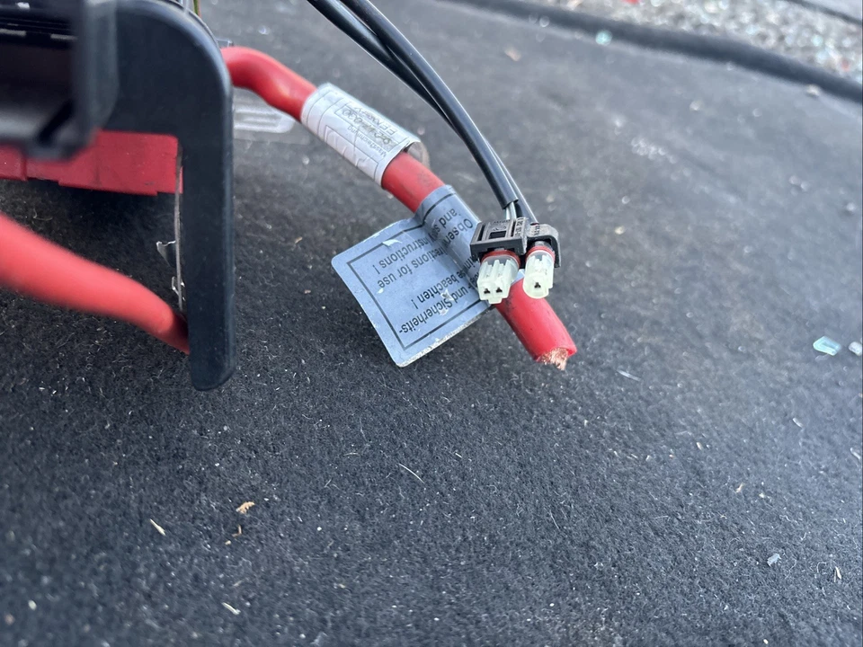 OEM 2007 BMW 328i 3L Battery Power Distribution Box - Image 4 of 4