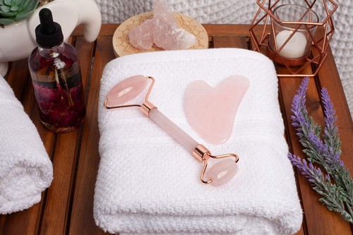 Jade Roller and Gua Sha Set Anti Aging Rose Quartz Face Massager FREE SHIP US - Picture 4 of 5