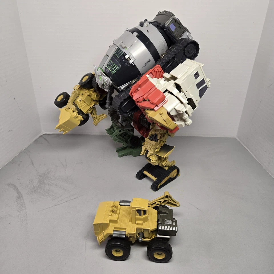 For Parts - Transformers Revenge of the Fallen Supreme Class Devastator - Image 4 of 4