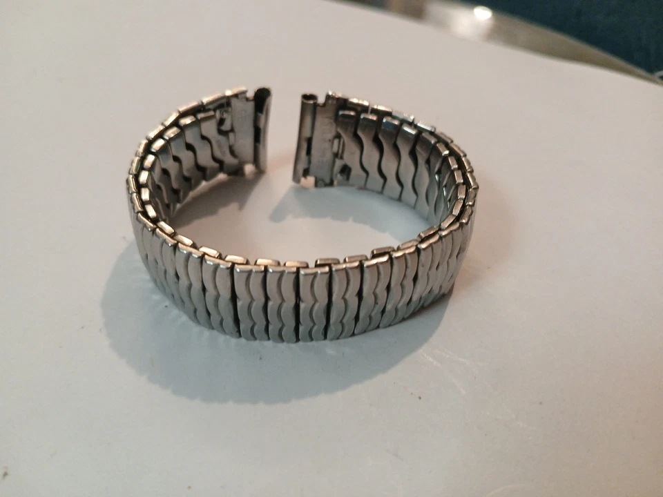 Vintage Gemex 17mm patrón ondulado S.S. Correa de reloj expansible Wave Patter, usada Foto 3 de 4