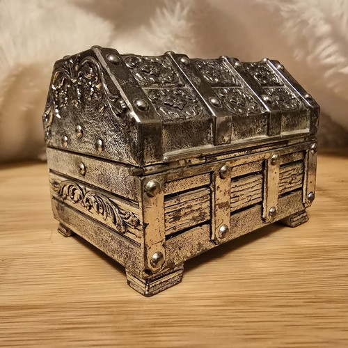 Vintage Small Art Nouveau Metal Treasure Chest Jewelry Trinket Box, Lion - JAPAN - Picture 9 of 21