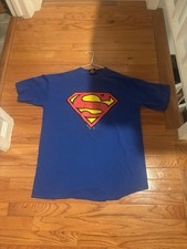 Mens superman logo tshirt size large in good condition