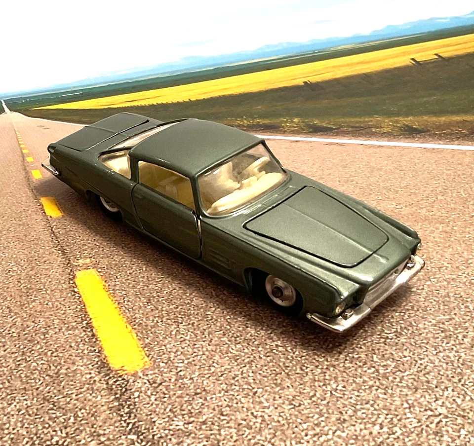 1963 CORGI Mettoy Gran Bretaña Chrysler Ghia L.6.4 Coupé #241 oliva metálico Foto 3 de 4