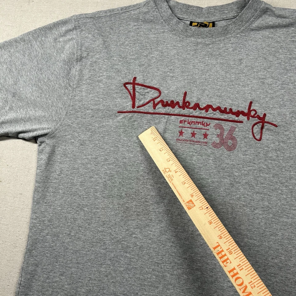 Camisa masculina vintage Drunknmunky XL skatista Y2K grunge hip hop bordada urze - Imagem 4 de 4