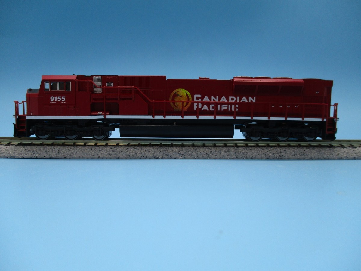 KATO N SCALE LOCOMOTIVE - SD90/43MAC - CANADIAN PACIFIC #9155