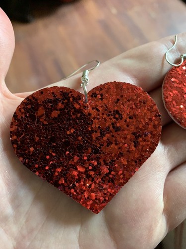 Huge Red Glitter Heart Eartings Very Lightweight - 第 1/2 張圖片