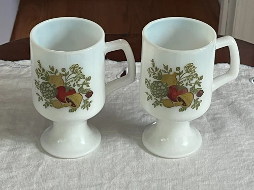 VINTAGE PAIR CORNING SPICE OF LIFE MILK GLASS "GRANDMUGS" FOOTED MUGS EUC