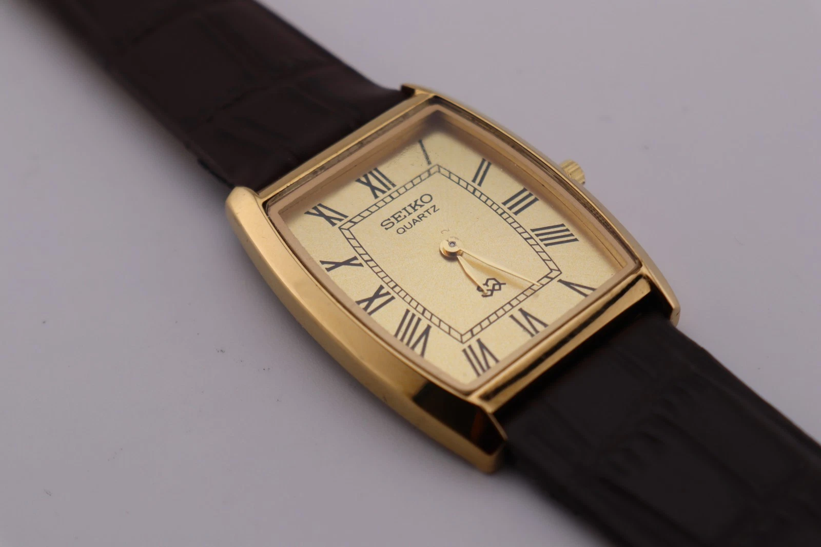 Vintage Seiko Slim Quartz  Men's Wrist Watch - Comes With New Battery, New Strap image 8