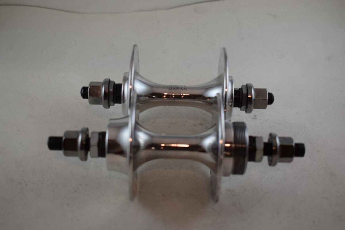 SUZUE hub set high flange 36 hole Stamped 8 F / 8 A Old SUZUE hub set high flange 36 hole Stamped 8 F / 8 A Old