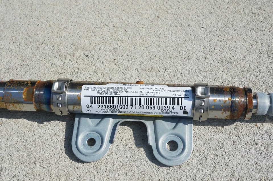 13 14 15 16 17 18 19 20 Mercedes Benz SL550 R231 Front Right Door Shell Black - Image 4 of 4