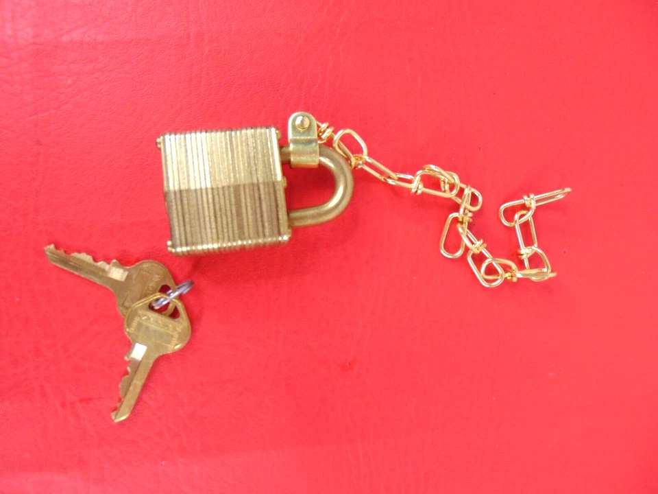 Master Lock 5340-00-291-4212 Wide Laminated Brass Padlock Set of 2 - Image 4 of 4