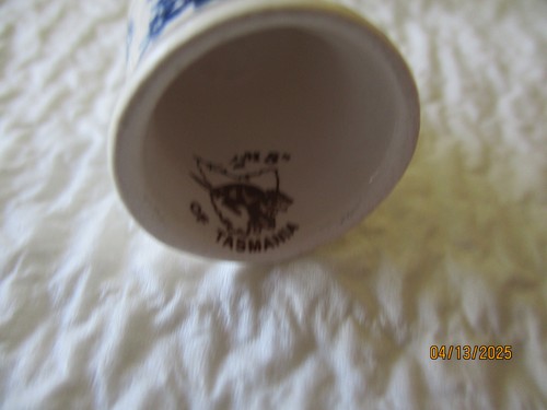 Assortment of 30 Thimbles Bone China, floral designs, mostly Made in England - Picture 12 of 22
