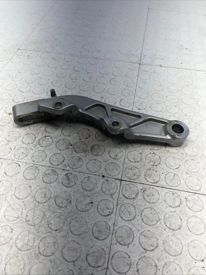 Soporte de montaje de suspensión de pinza de freno trasero Yamaha Road Star Xv1600 2001-2003 OEM Foto 4 de 4