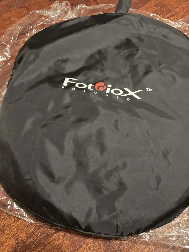 Fotodiox Premium Grade Reflector 40x60" 5-in-1 Reflector Collapsible Disc - Image 2 of 4