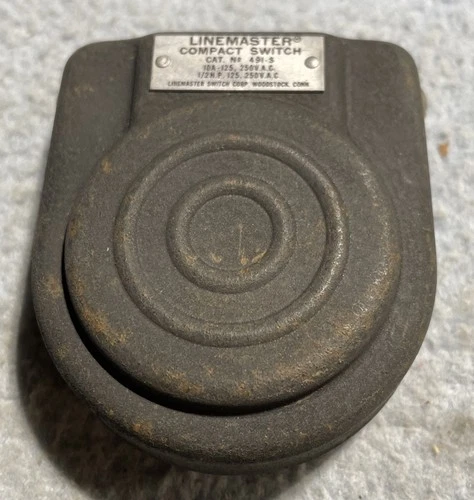 Linemaster 491-S Light Duty Foot Switch, Momentary Action