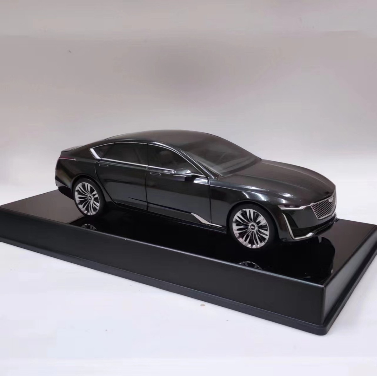 キャデラック コンセプトカー　1/18ブラック キャデラック コンセプトカー 1/18ブラック 【公式通販】