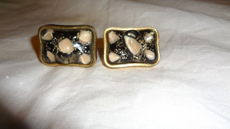 VERY UNIQUE!  VINTAGE CUFF LINKS!   BLACK WITH PINK STONES AND GOLD SPECKLES!