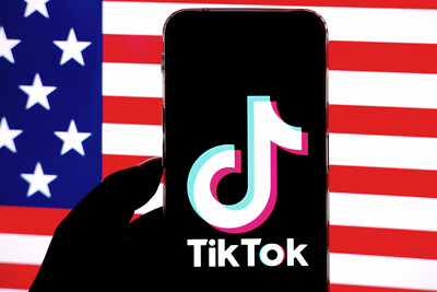 Apple IPhone 13 Pro Max with TikTok and CapCut installed!