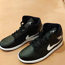 Jordan Air Jordan 1 Mid Black/White Leather Mid Top Sneakers DV0991-001