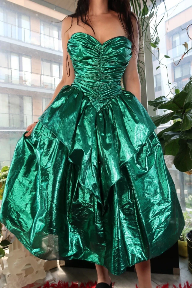 VESTIDO DE FIESTA VINTAGE DE LA DÉCADA DE 1980 DE LÁMINA VERDE METÁLICO - VESTIDO DE FIESTA SIN TIRANTES CINTURA CAÍDA Foto 3 de 4