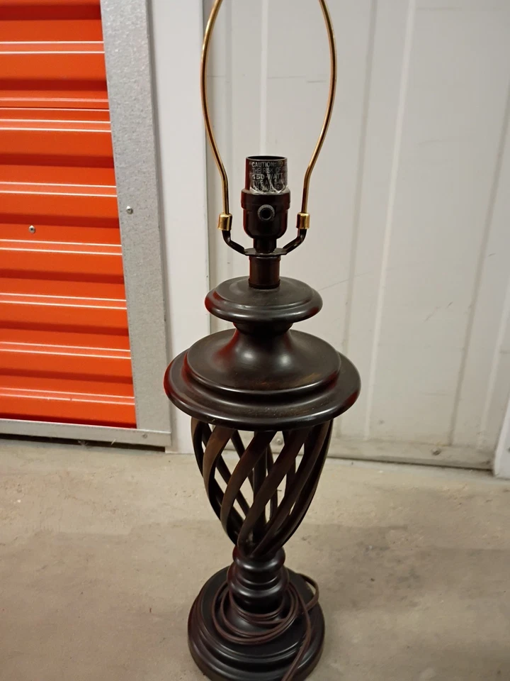 Bedroom Lamp Set - Image 2 of 3