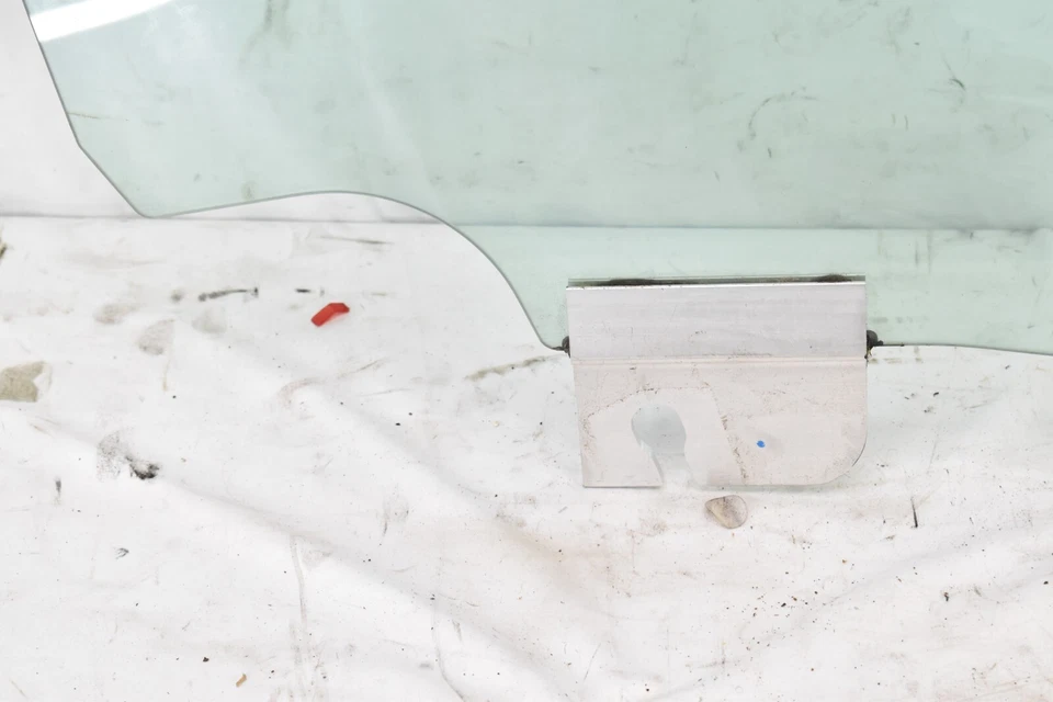 Fabricante de equipos originales Maserati Ghibli 2014-2021 puerta trasera derecha pasajero puerta lateral ventana auto vidrio Foto 4 de 4