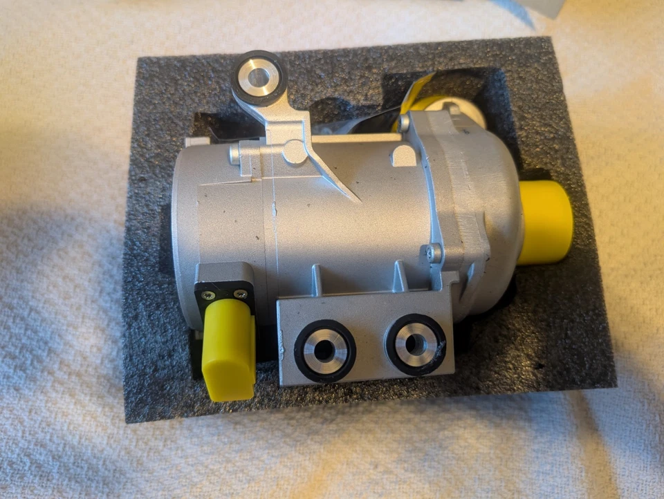 Bomba de agua motor eléctrico BMW Z4 X3 X5 325i 325xi 328i 328xi 525i 525xi 528i.. Foto 2 de 4