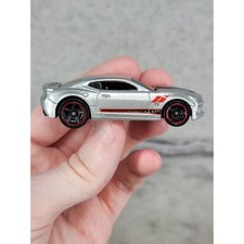 Hot Wheels 2016 Camaro SS Silver Muscle Mania Diecast 1:64 DHP14 K03 Loose