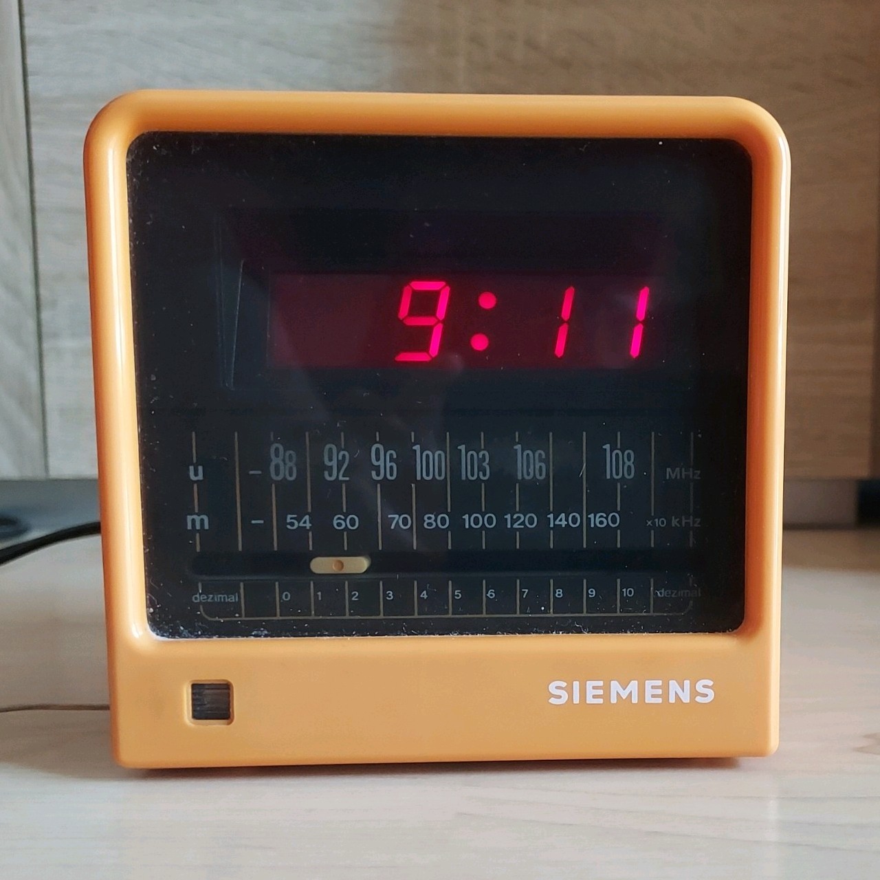 Siemens RG 261 Radiowecker Würfelradio orange Vintage 