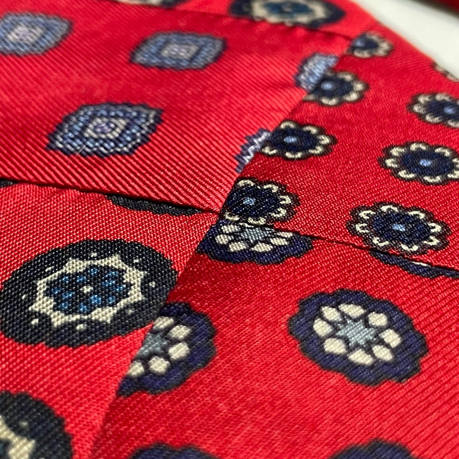 ROBERT TALBOTT VTG Patchwork Floret Medallion Red… - image 5